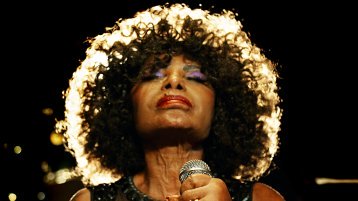 Elza Soares comemora seus 90 anos na live "Elza in Jazz"