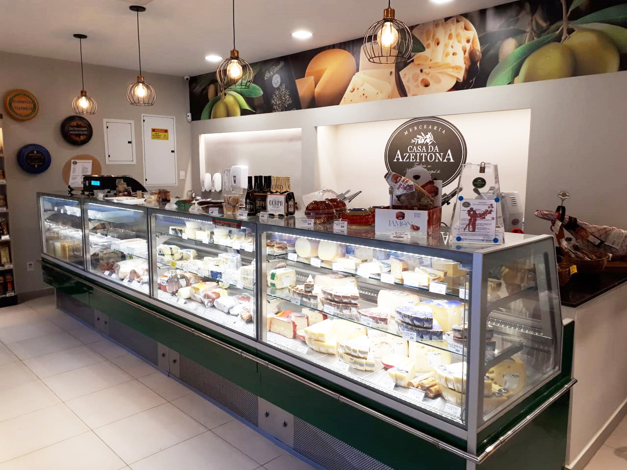Casa da Azeitona oferece variedade de queijos e frios frescos