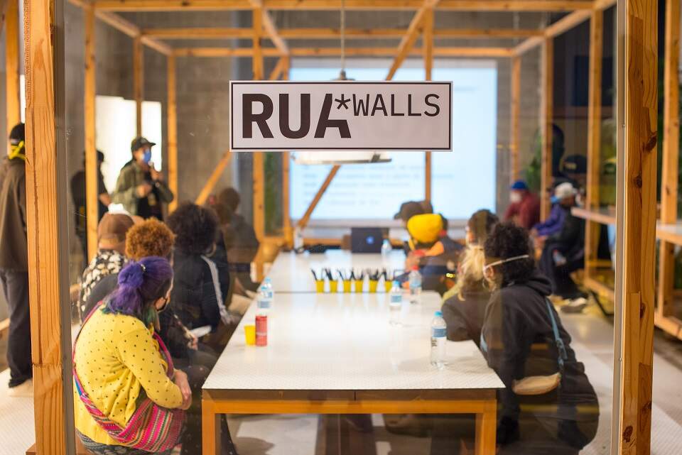 'Rua Walls' traz 18 artistas pintando, os muros da Zona Portuária