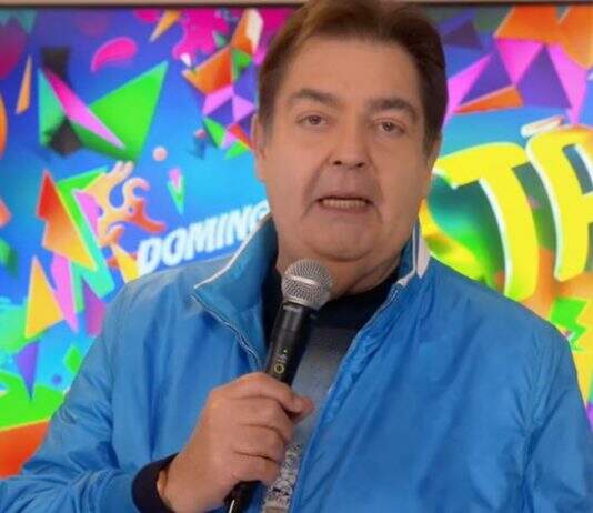Sem plateia, Faustão volta ao vivo nos estúdios da Globo após cinco meses.