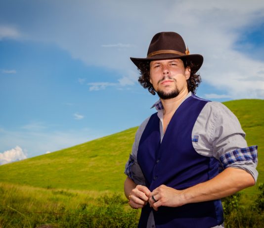 Guilherme Schwab e Ricardo Marins fazem Live acústica