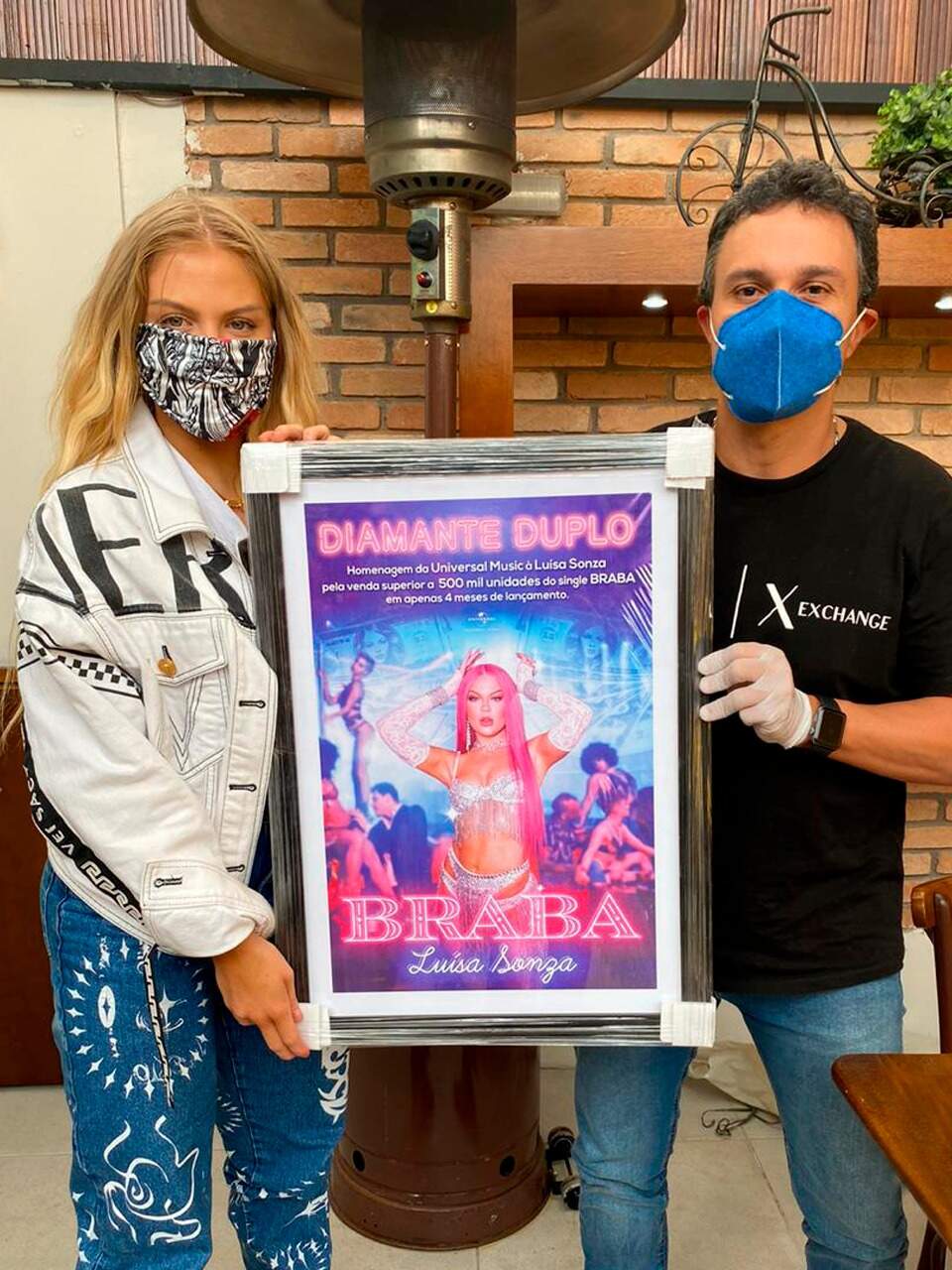 Luísa Sonza recebe certificado duplo de diamante com o single "BRABA"