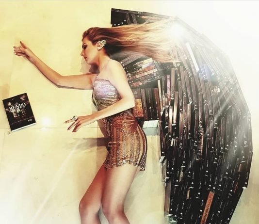 Sally Mazay assina contrato com o Grupo Editorial Coerência