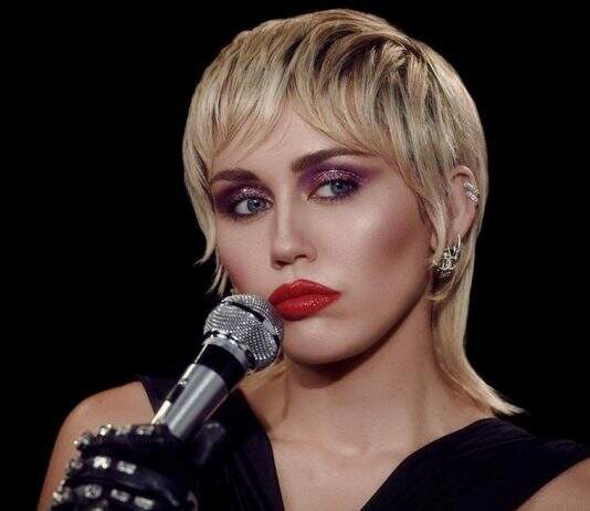 Miley Cyrus lança “Midnight Sky”, mostrando nova fase da cantora