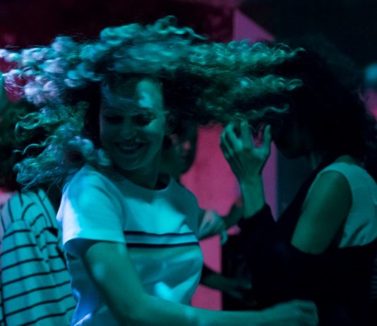 Hugo Bonemer conversa com Mayara Constantino, protagonista de Música Para Morrer de Amor