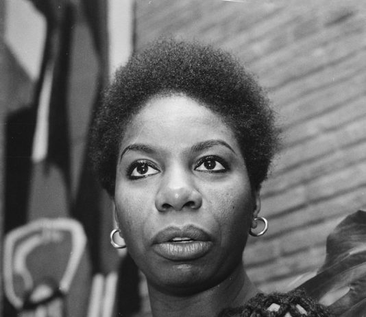Nina Simone é tema de audição comentada de jazz