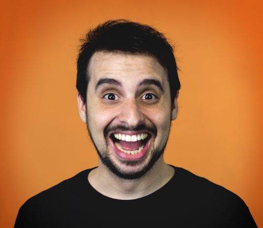 Megapix promove stand-up virtual com o youtuber Marcos Castro