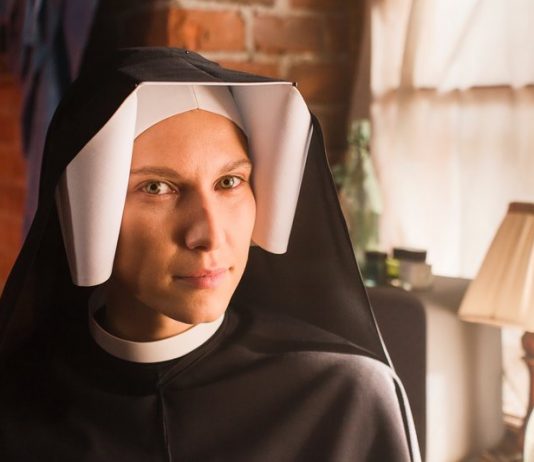 Amor e Misericórdia: Faustina conta fatos inéditos da vida de Santa Faustina, a 