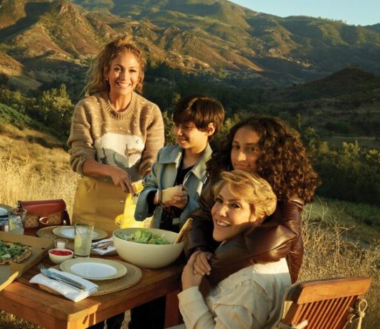 Campanha da Coach traz Jennifer Lopez e Michael B. Jordancom suas famílias