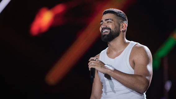 Dilsinho transmite live direto dos estúdios da TV BAND