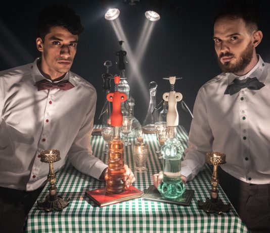 “À Mesa com Romeu e Julieta”