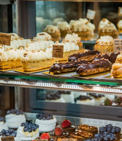 Artesanos Bakery