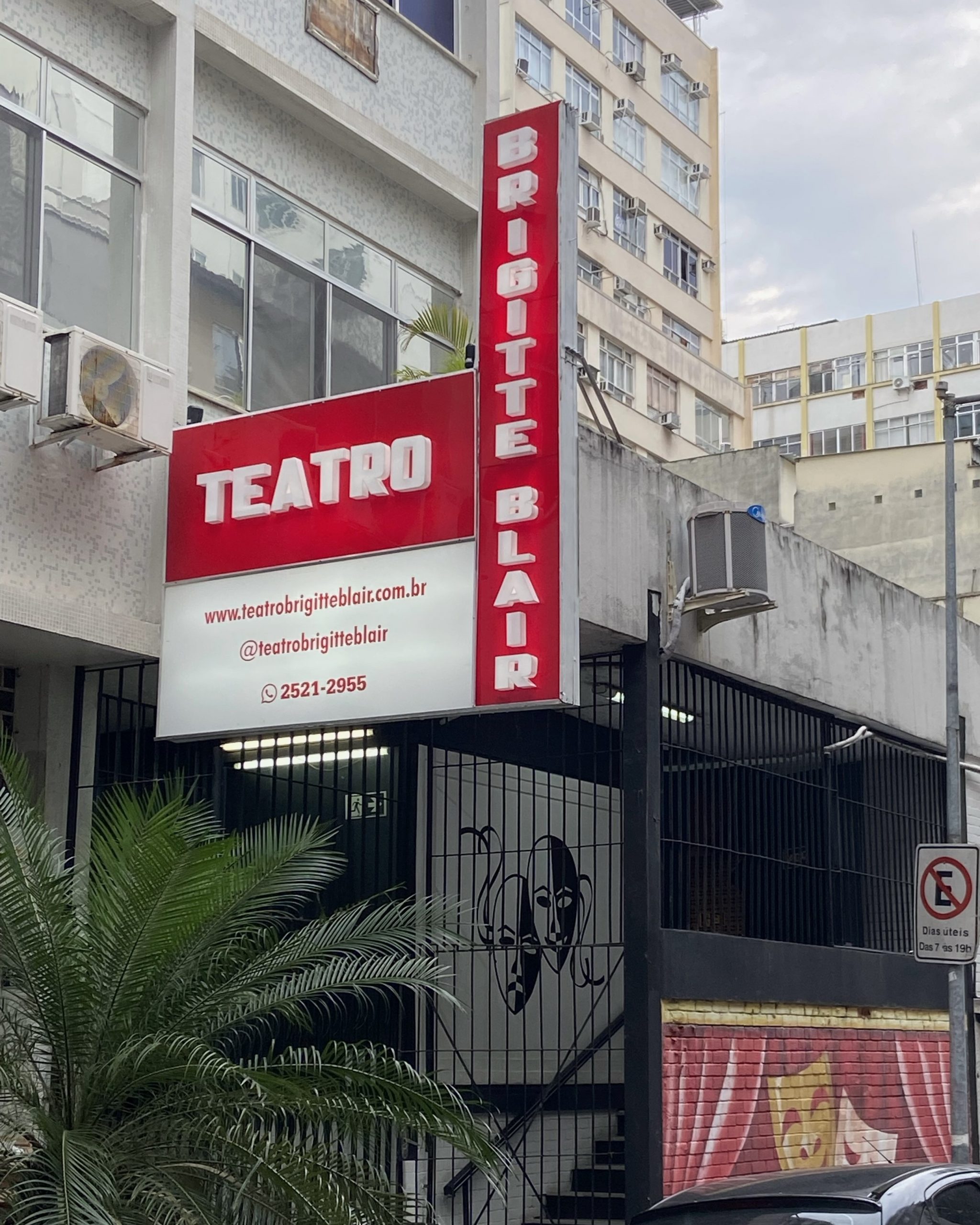 Teatro Brigitte Blair