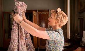 Sra. Harris vai à Paris 