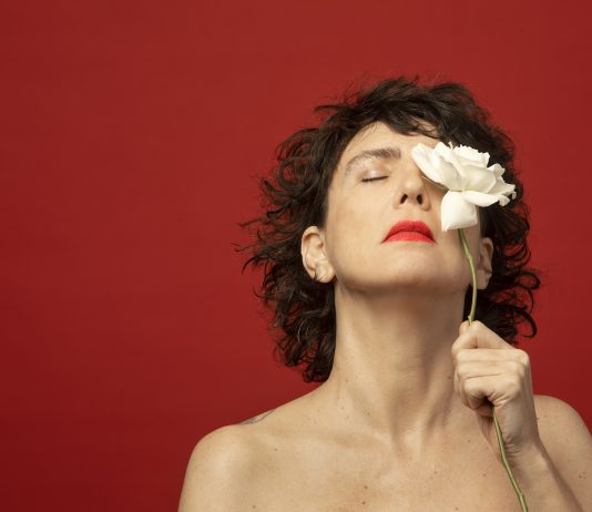 O repertório de “Coisas sagradas permanecem” atravessa diferentes momentos da carreira de Gal Costa, entre sua trajetória e a de Adriana.
