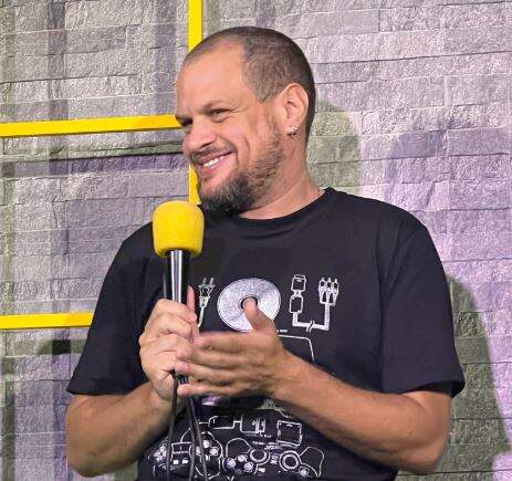 Paulo Mansur se apresenta no Rio Retro Comedy Club