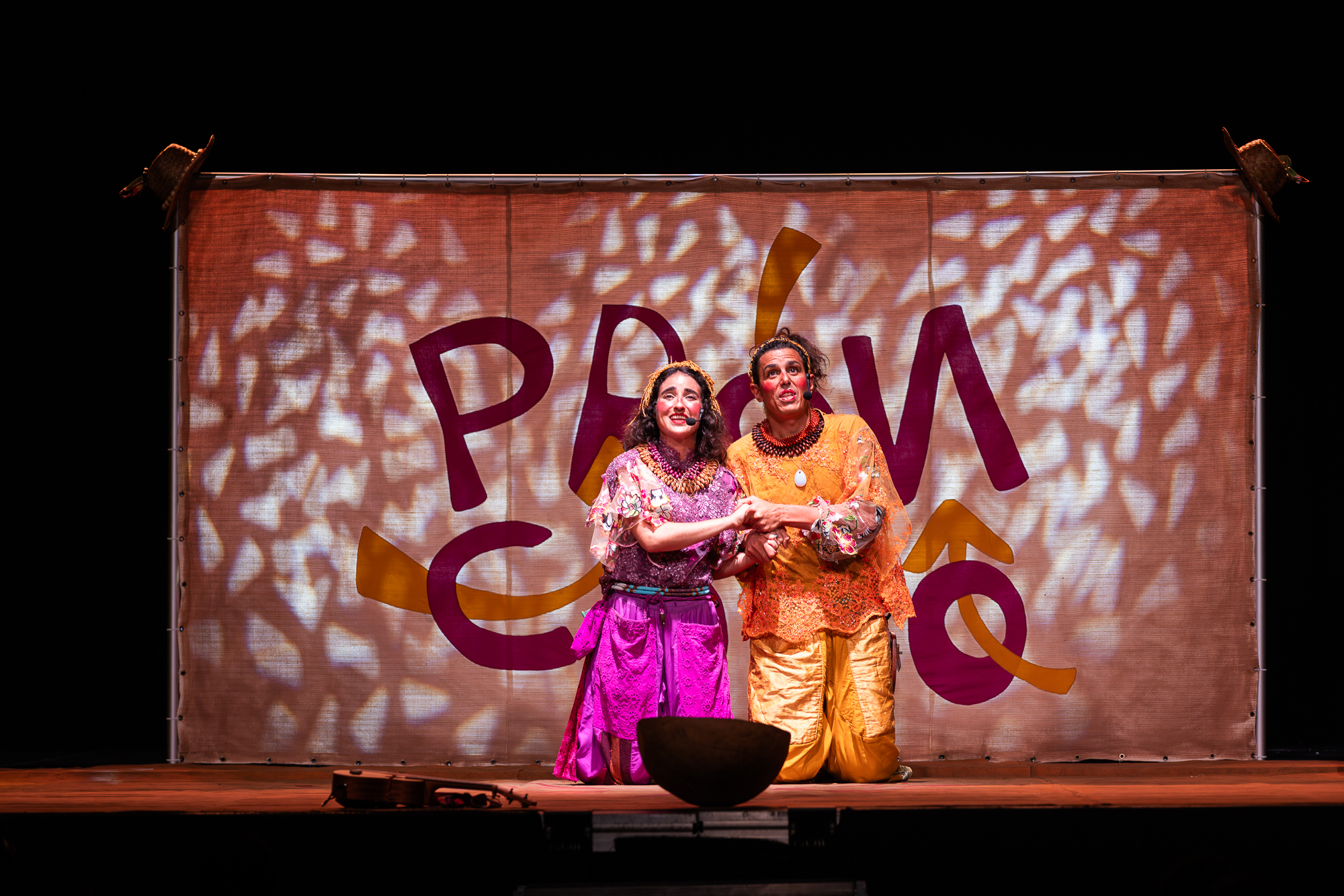 "Proncovô", com Laura de Castro e Zé Motta, o Teatro Gláucio Gil