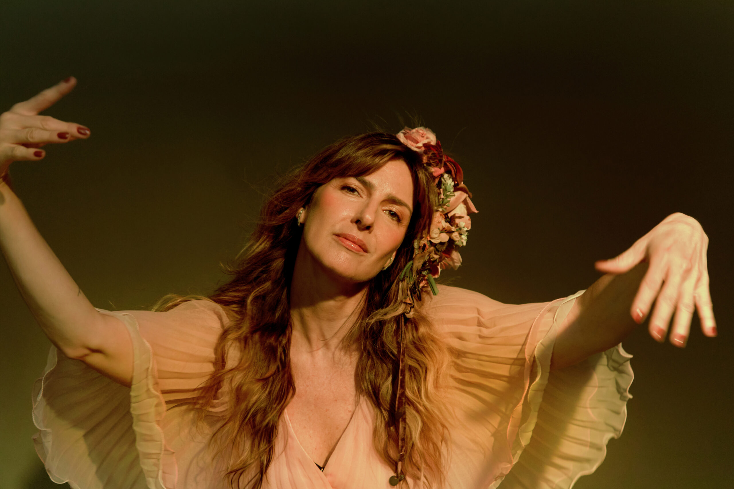 Anna Ratto retorna aos palcos com o show de seu sétimo álbum