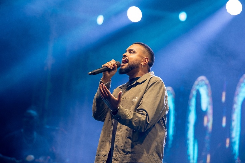 Yan Singer Yan faz maratona musical que promete embalar o verão carioca