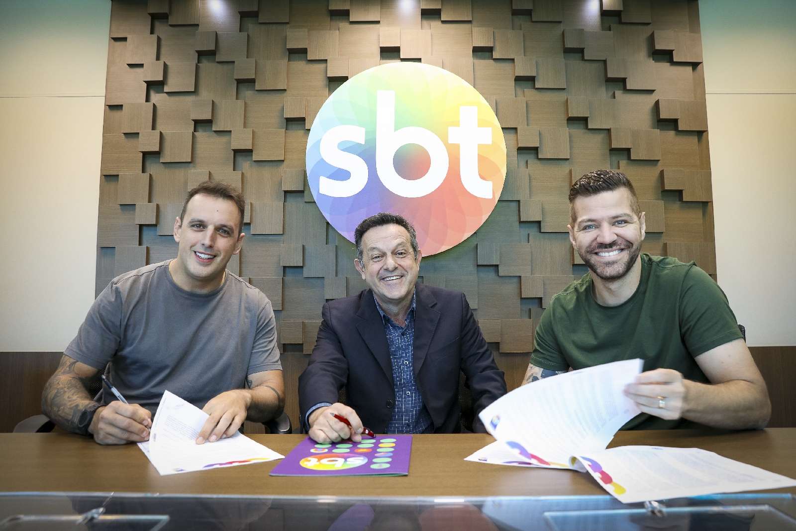 "Comédia SBT", Victor Sarro e Rodrigo Capella, reforça a programação do SBT
